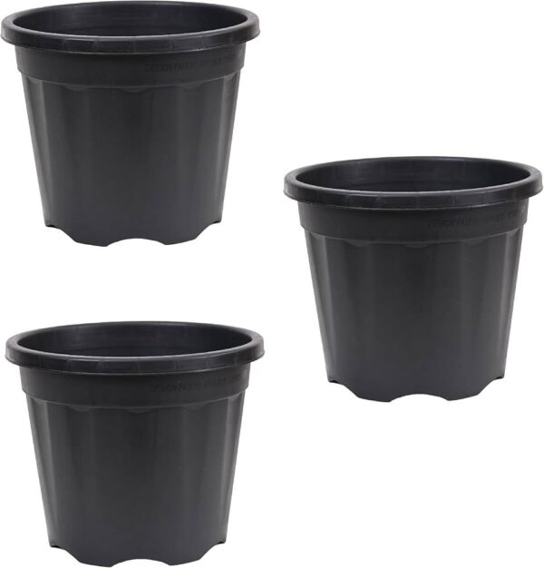 Normal Black & Terracotta plastic pots